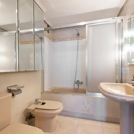 Spacious Gros Beach Apartment Appartement *